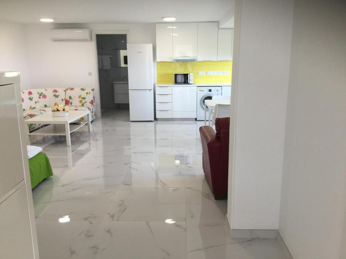 Yellow Studio Brand New Limassol Exterior photo