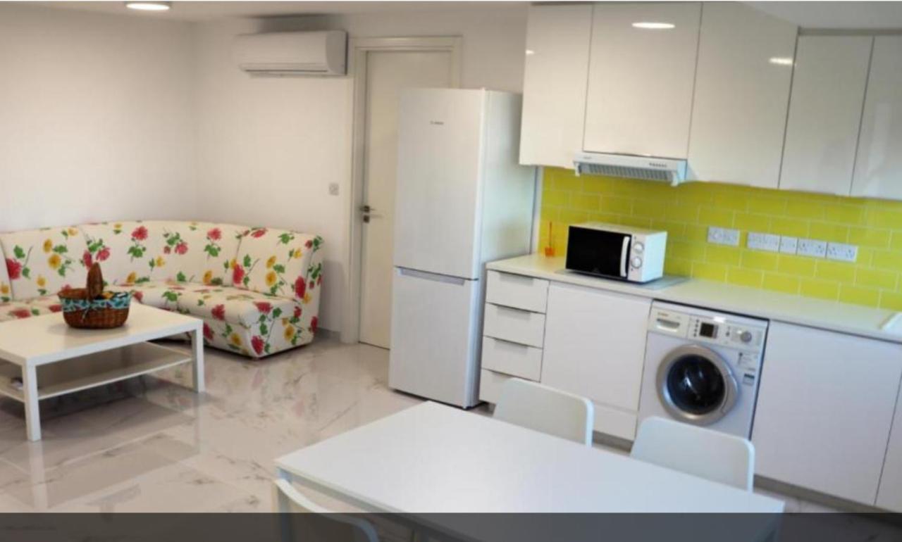 Yellow Studio Brand New Limassol Exterior photo