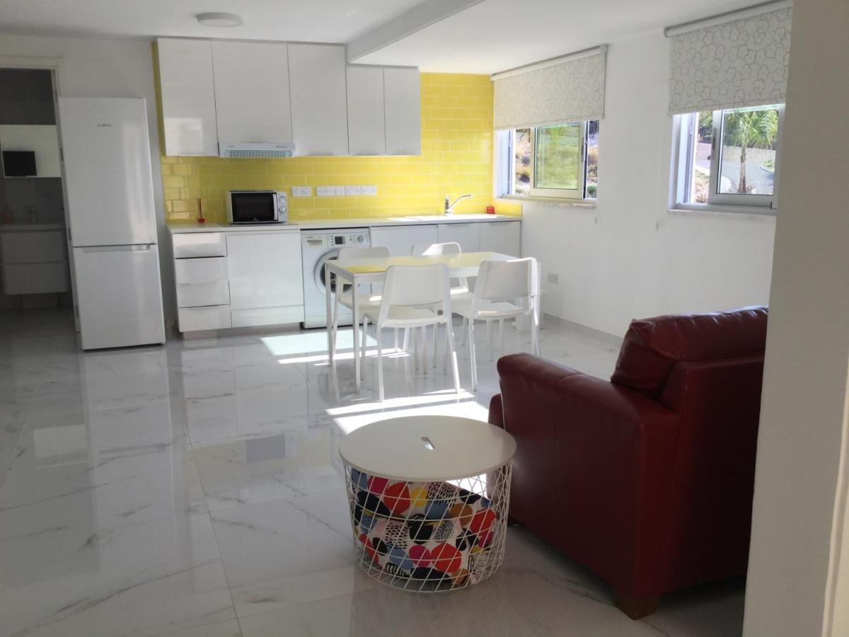 Yellow Studio Brand New Limassol Exterior photo